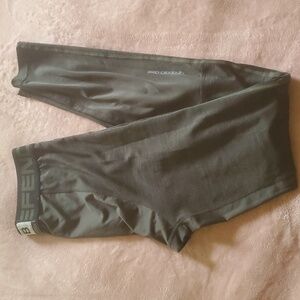 Layer 8 Quick Dry/Heat Performance Tight Army Green Mens SZ S